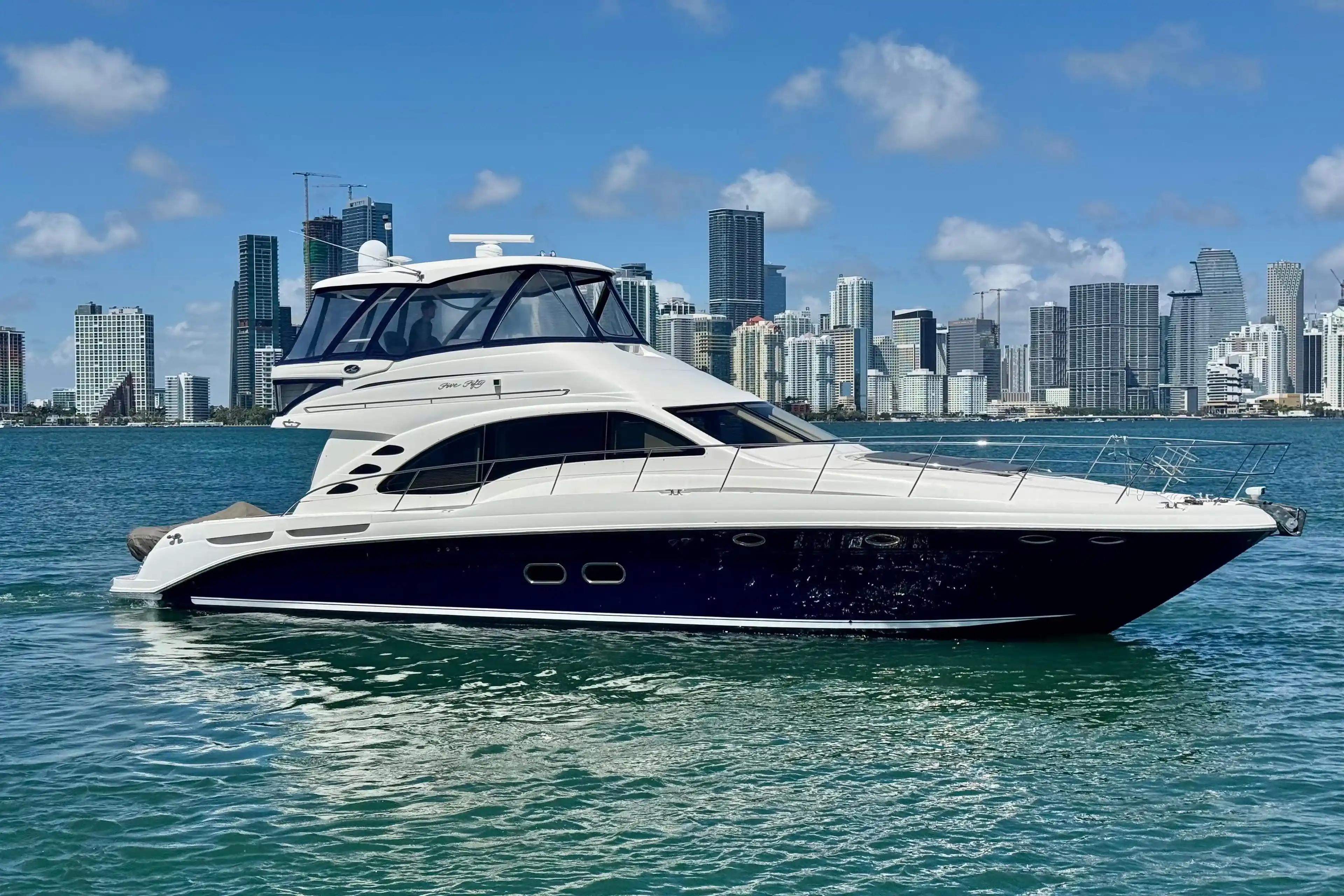 Sea Ray 550 Sedan Bridge
