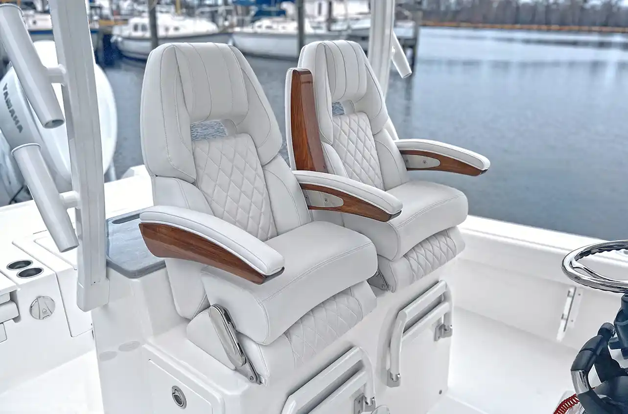 Regulator 30XO Interior