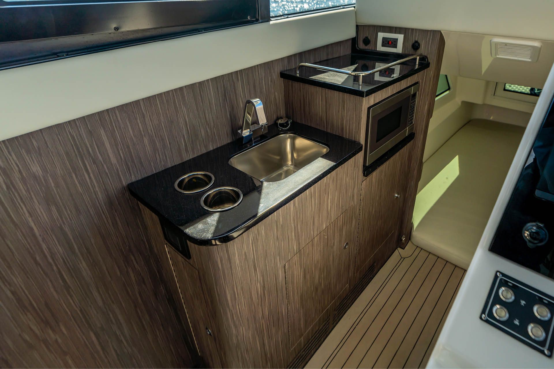 Innenbereich der Invincible 46 Pilothouse