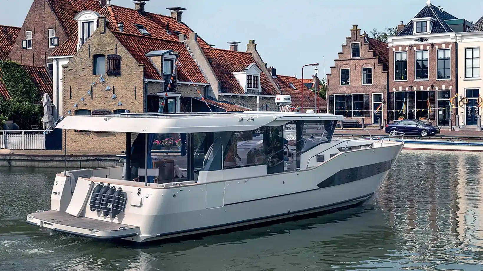 Extérieur du Delphia 12 Sedan