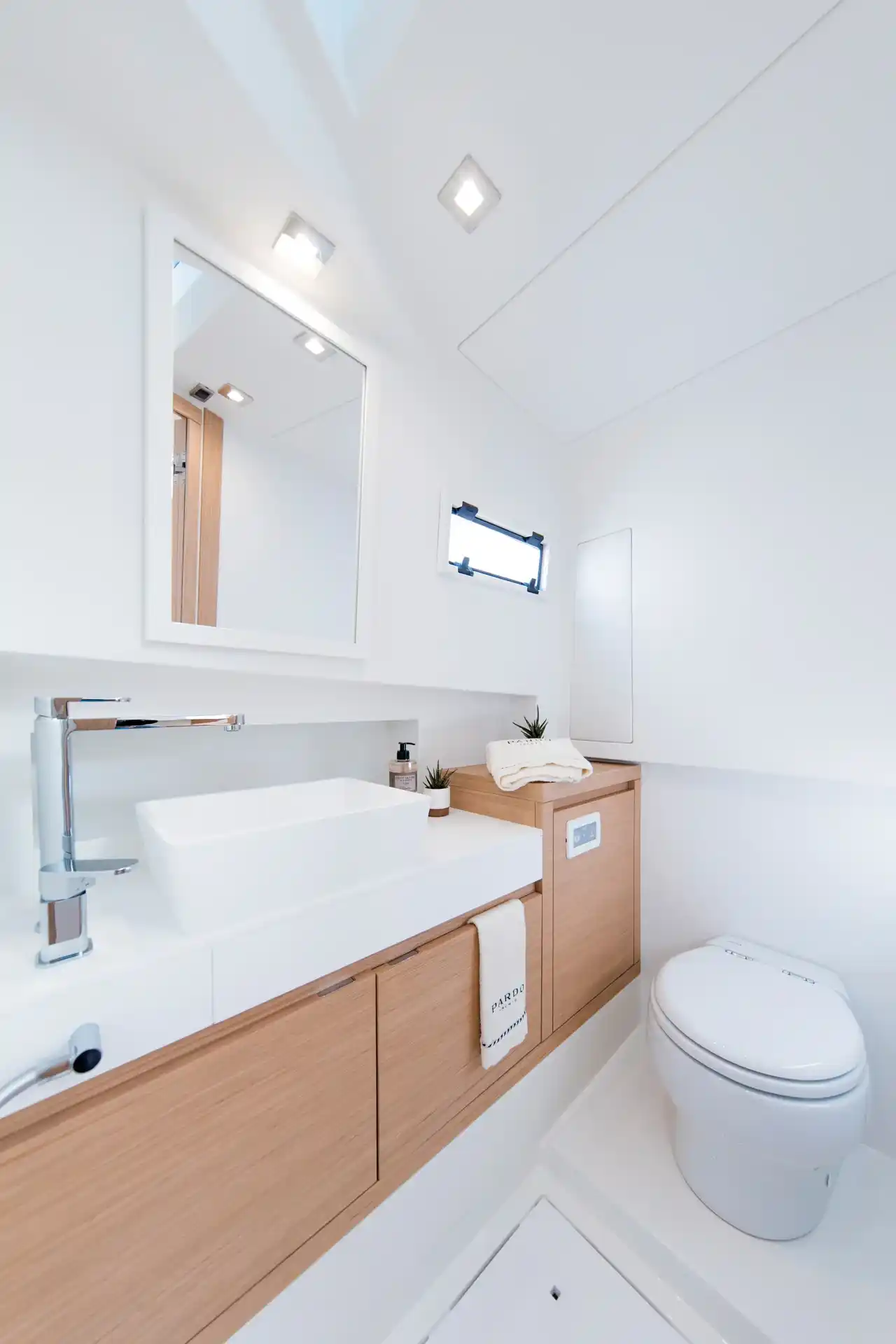 Pardo Yachts P38R Interior