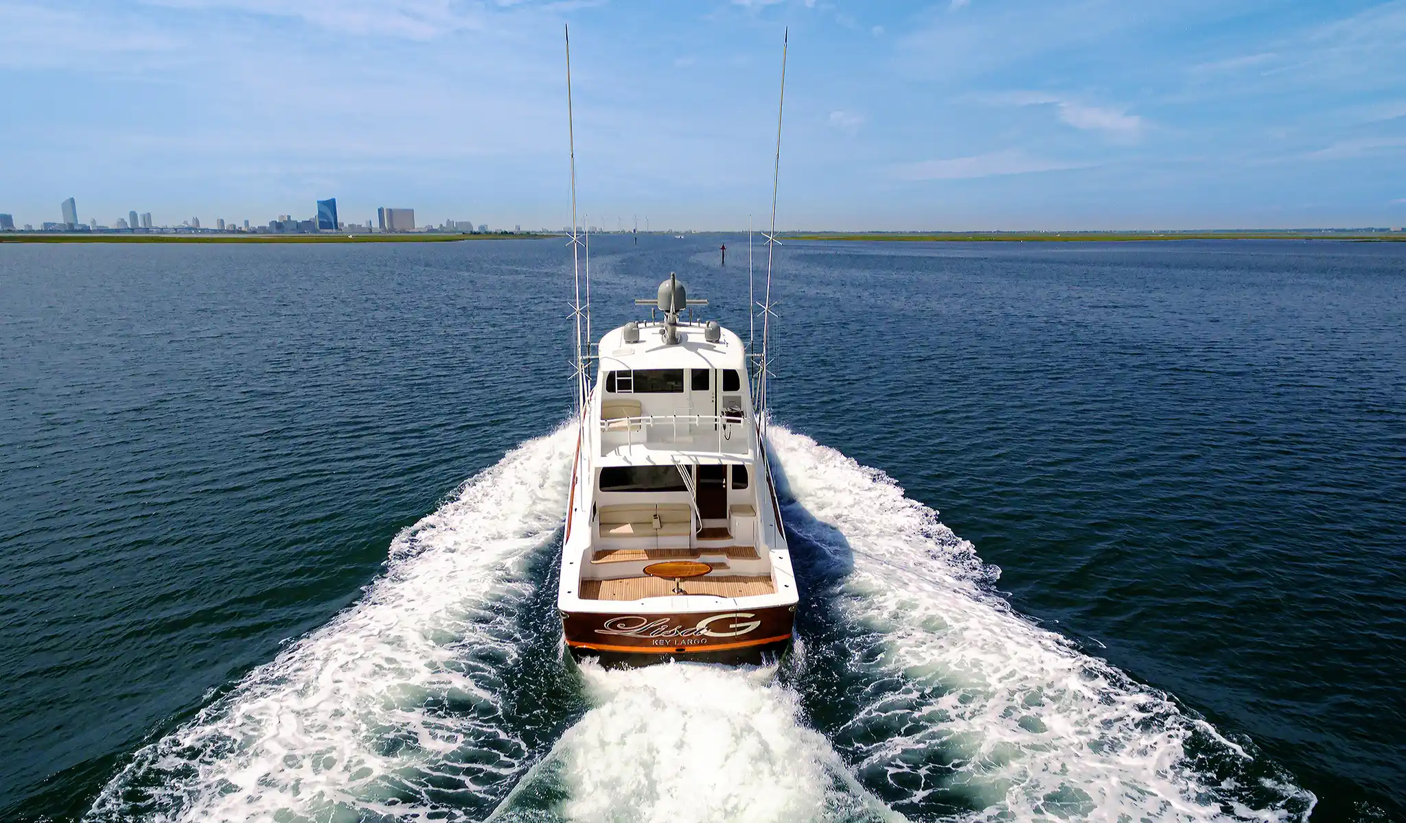 Esterni del Viking Yacht 68EB