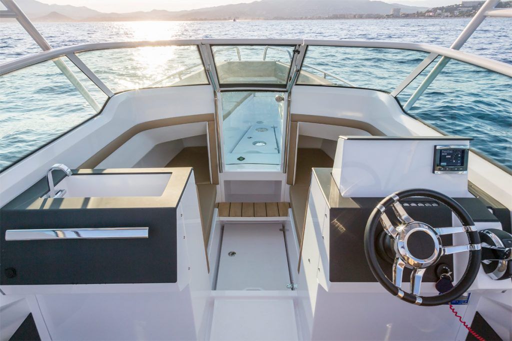 Axopar 24 T-Top Interior
