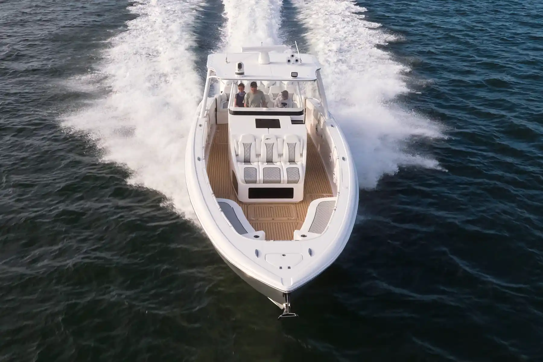 Esterni del Midnight Express Boats 43' Open
