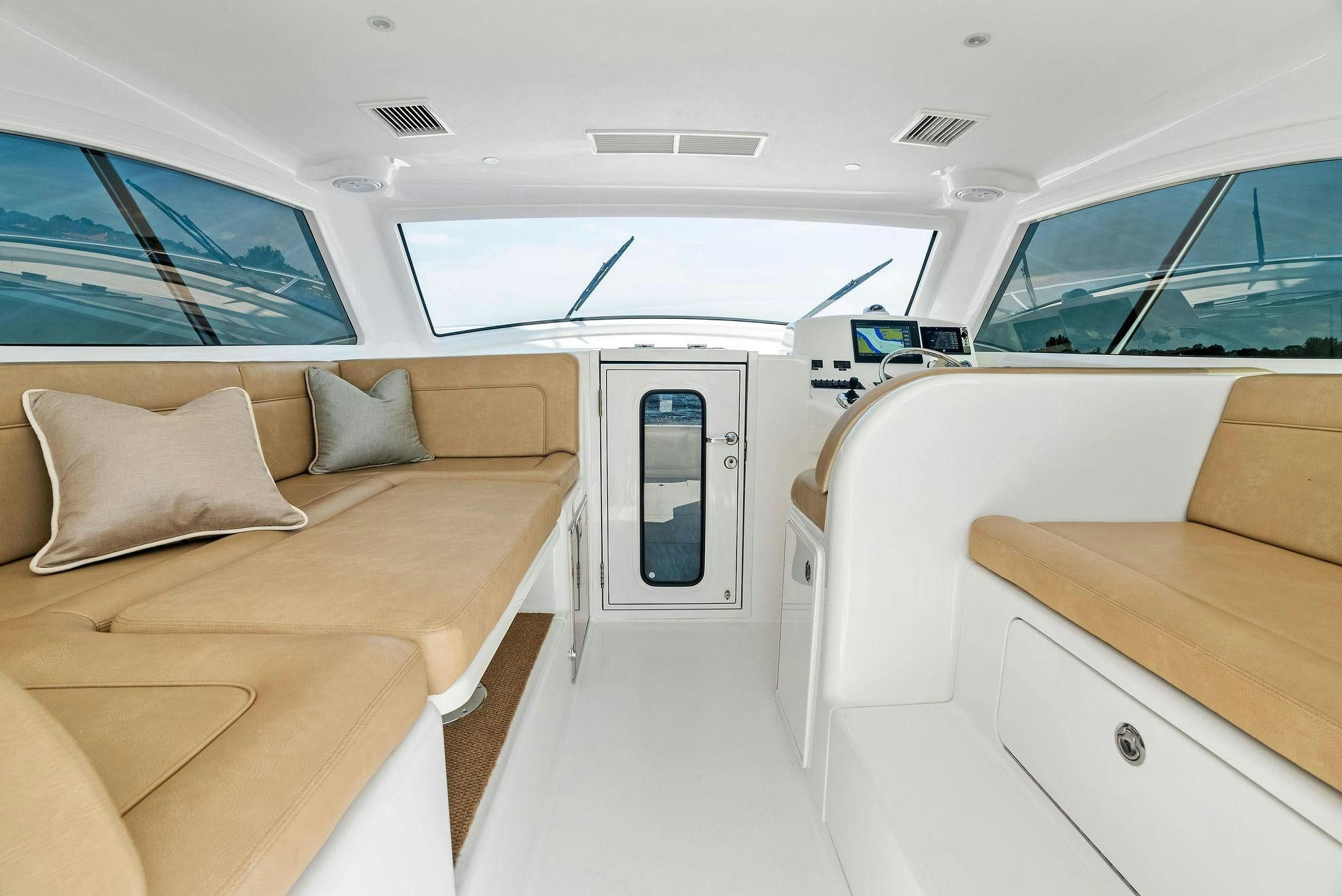 Interior del Viking Yacht 37  BF