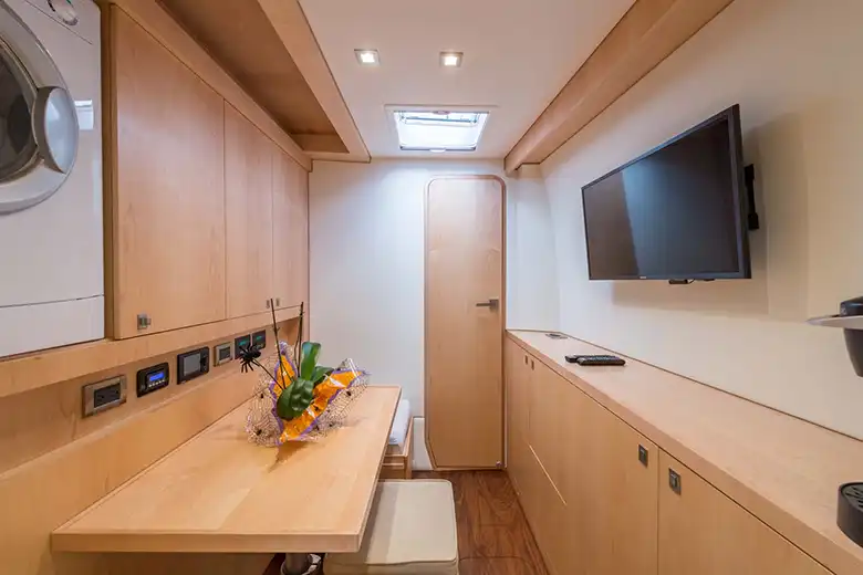 Interieur van de Gunboat 78