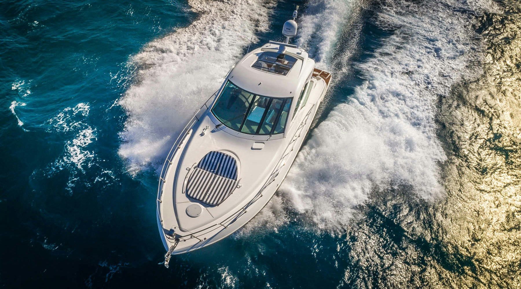Cruisers Yachts 540 Sport Coupe Exterior