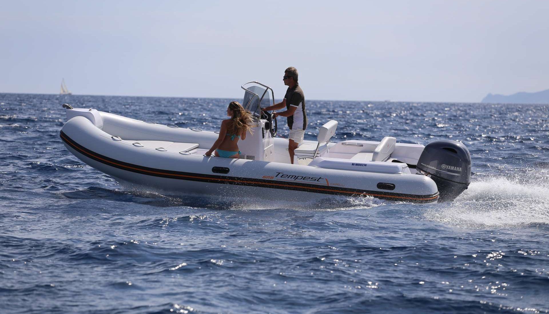 Interior del Cantieri Capelli Tempest 625 Easy