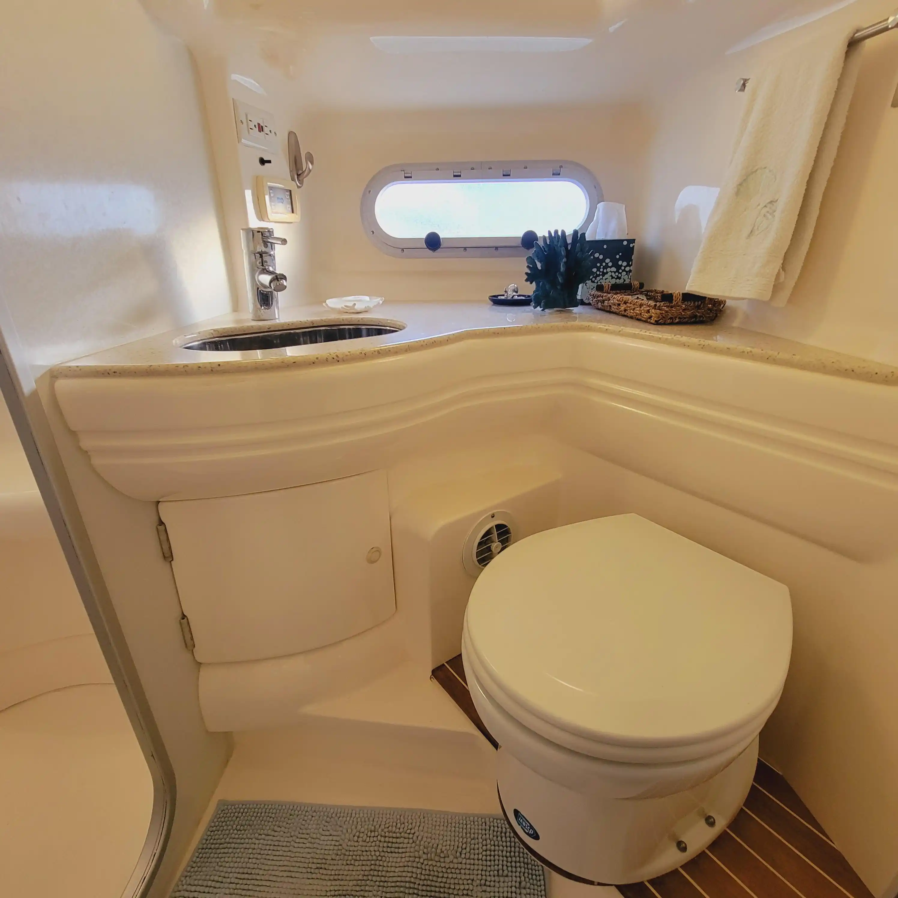 SEALINE 420 Statesman Interior