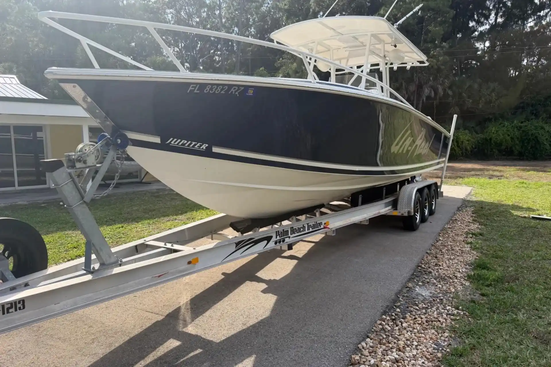 Exterieur van de Jupiter 31 Cuddy