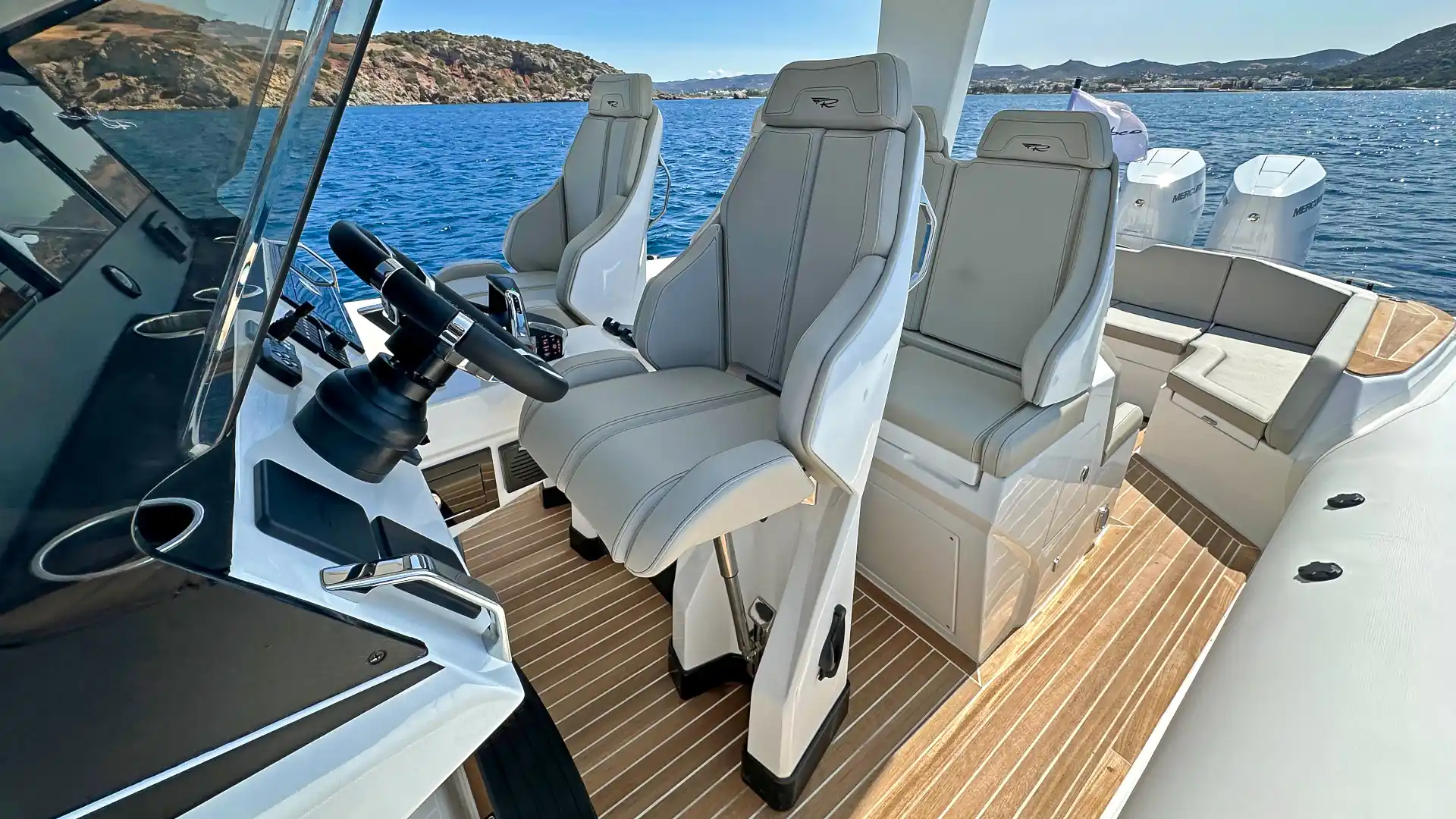 Ribco Marine Venom 40 SC Interior