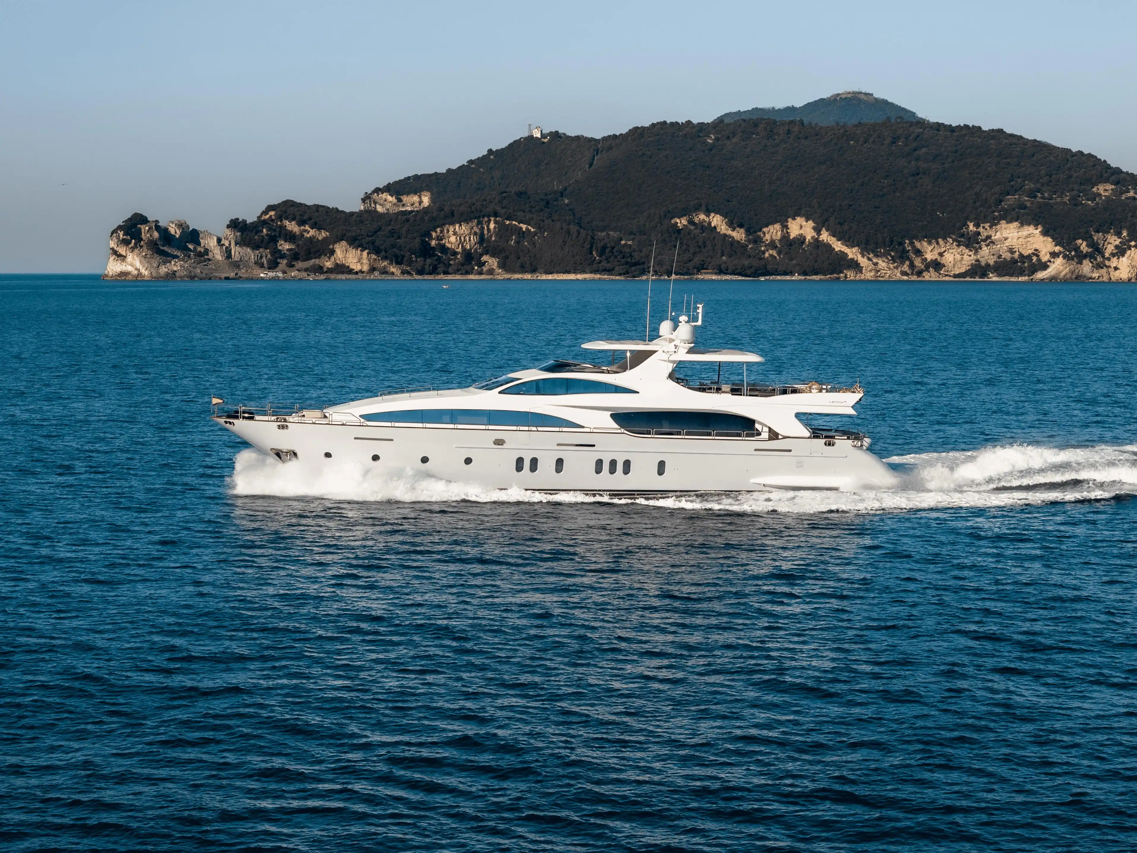 Esterni del Azimut 116