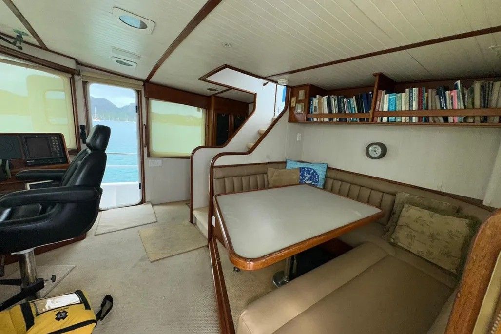 Interior del Jones-Goodell 65' Long Range Trawler