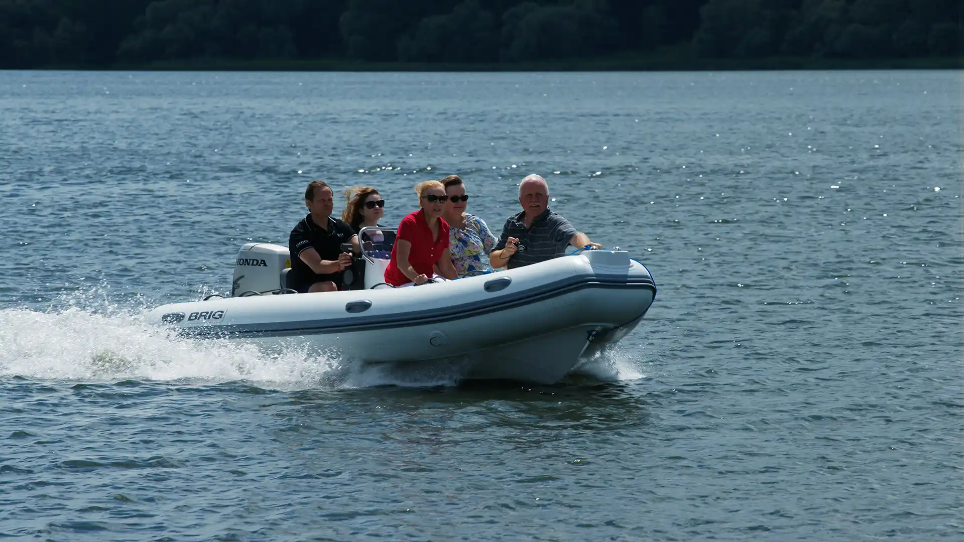 Außenbereich der BRIG Falcon 480