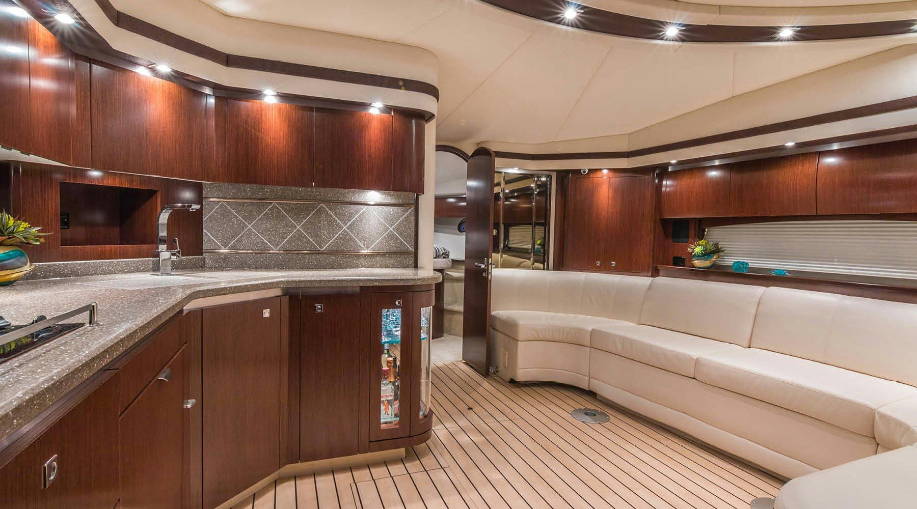 Cruisers Yachts 540 Sport Coupe Interior