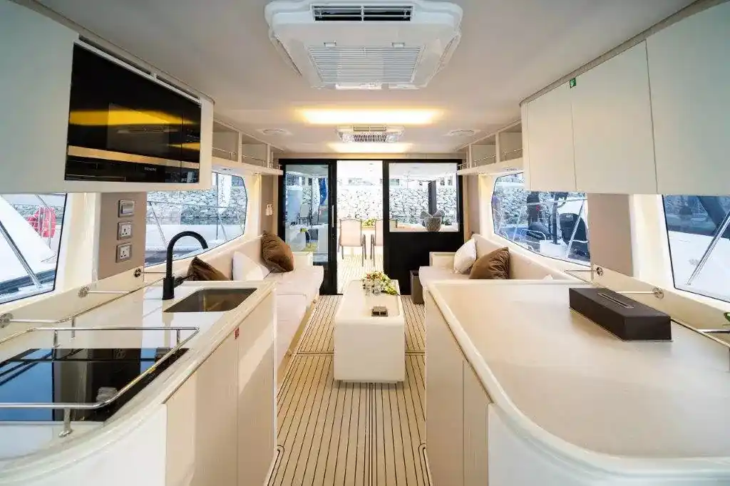 Interior del SilverCat 46LUX