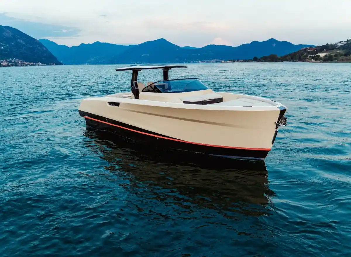 Bellini Astor 36 Exterior
