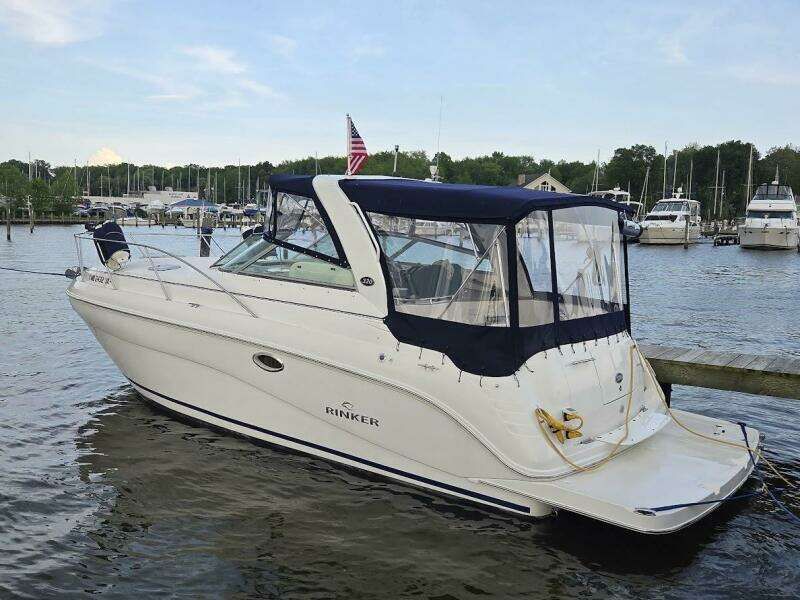 Rinker 320 Express Cruiser