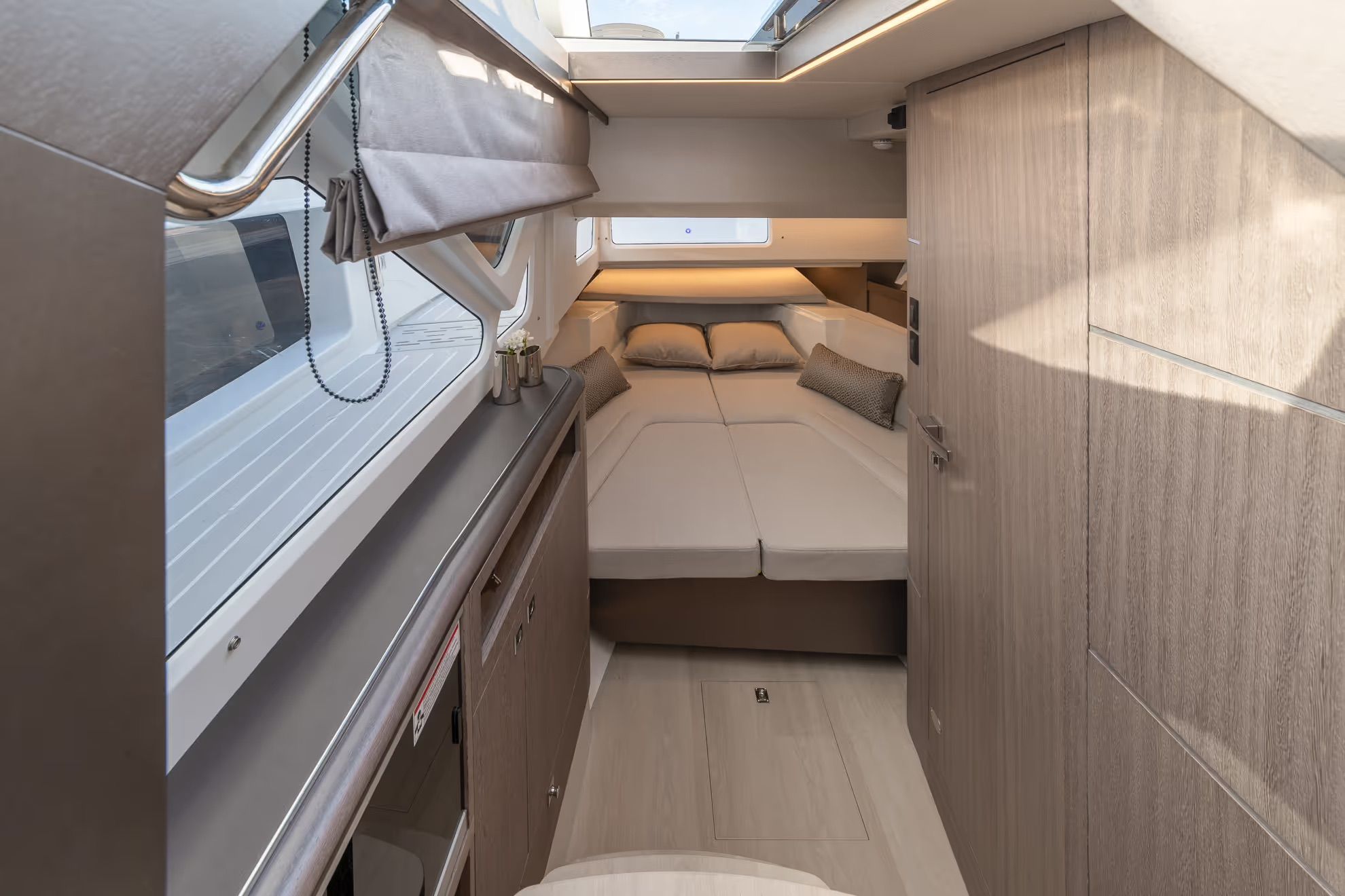Galeon Yachts 335 GTO Interior
