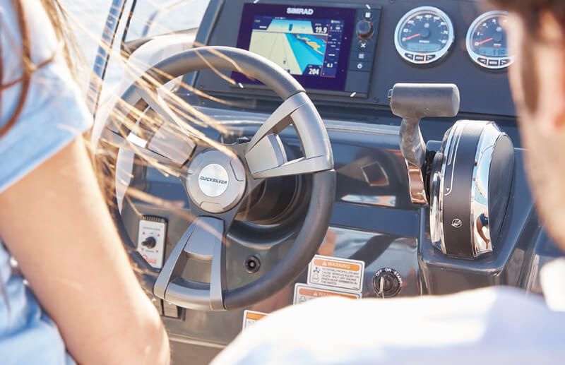 Interieur van de Quicksilver Activ 605 Open