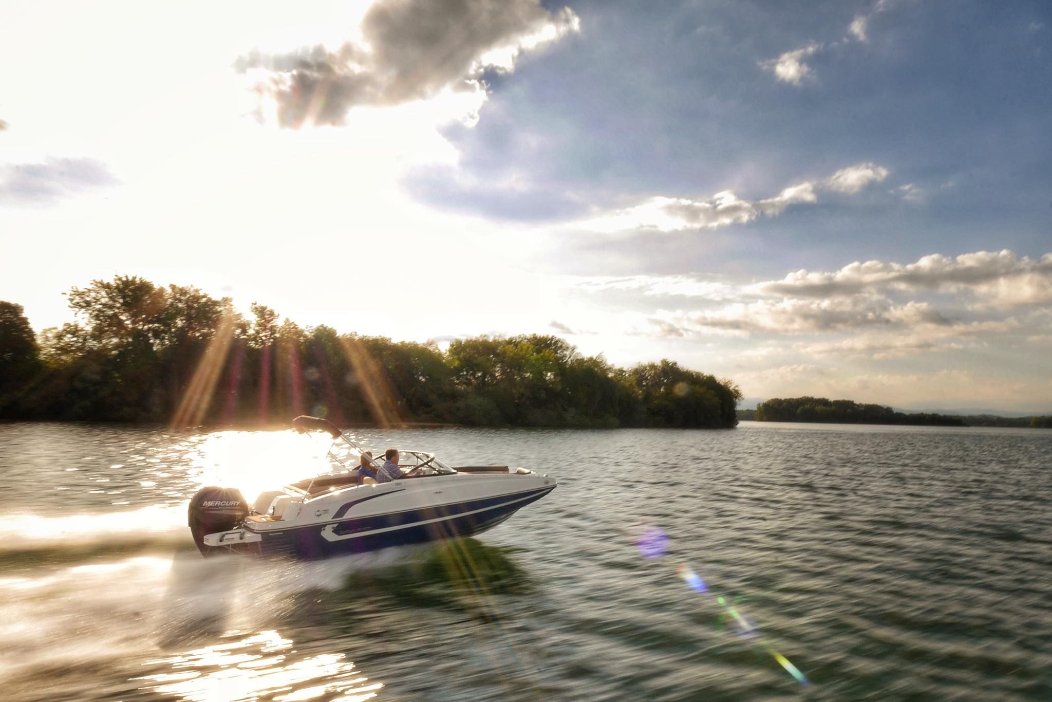 Bayliner 190 Deck Boat Exterior