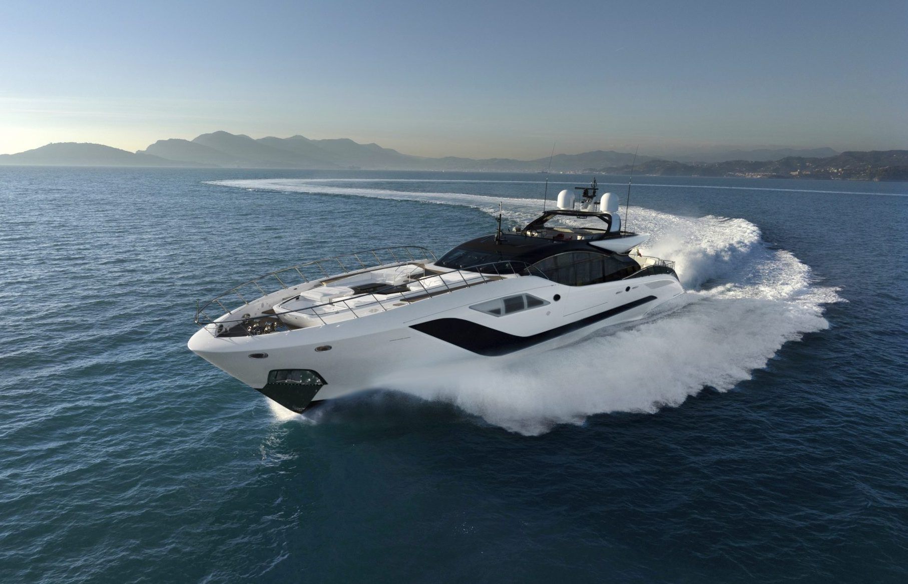 Mangusta 165 REV Exterior