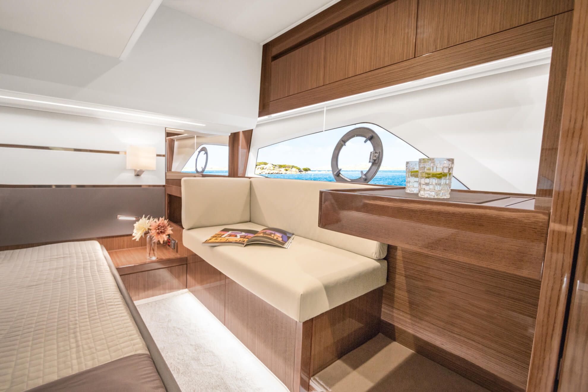 Interior del SEALINE C430