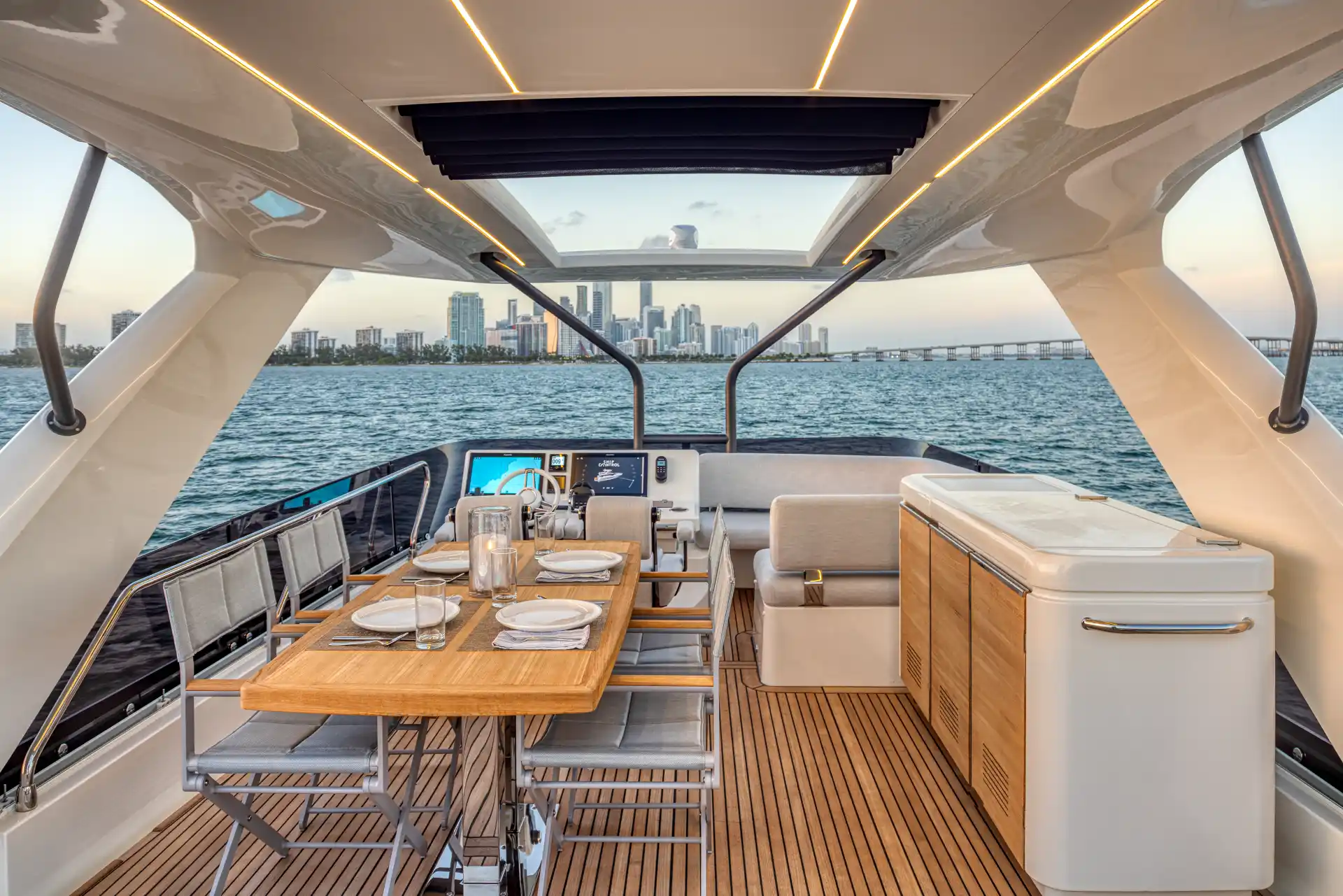 Prestige F690 Interior