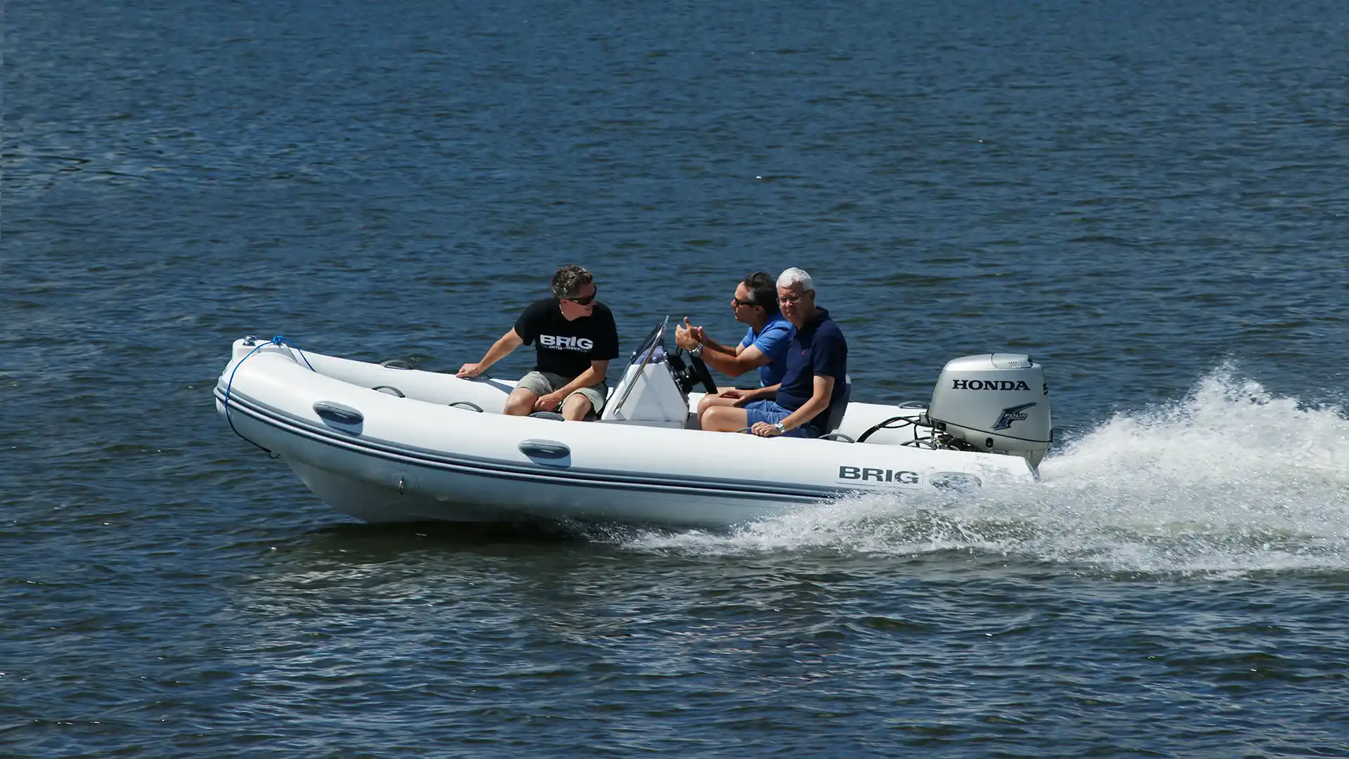 Außenbereich der BRIG Falcon 480