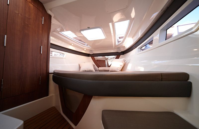 Quicksilver Activ 805 Cruiser Interior