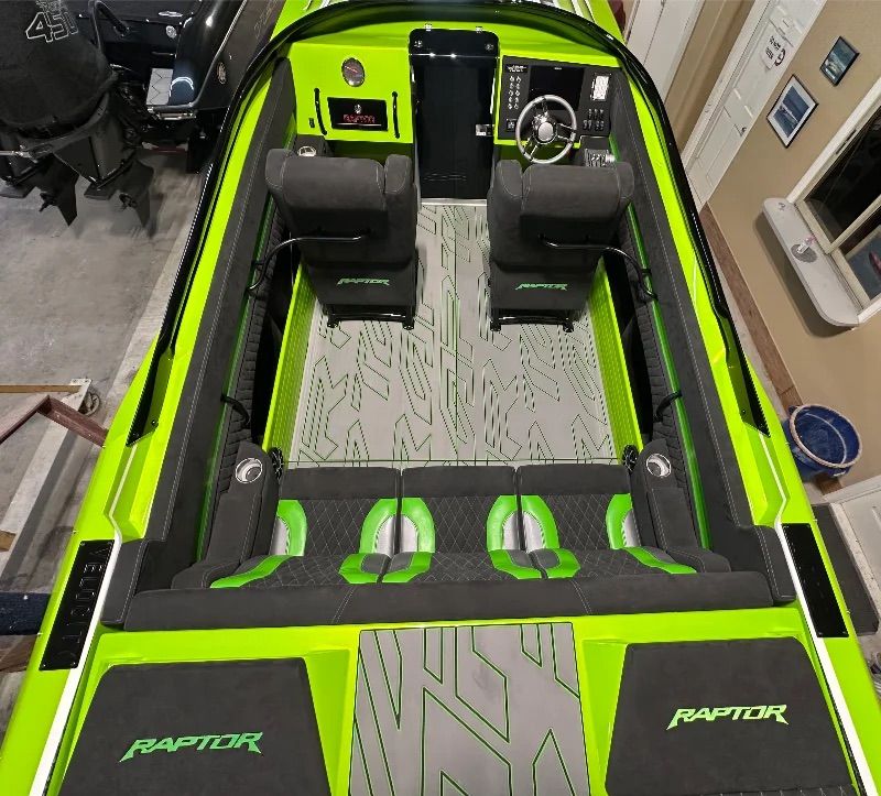 Velocity 40 Raptor Exterior