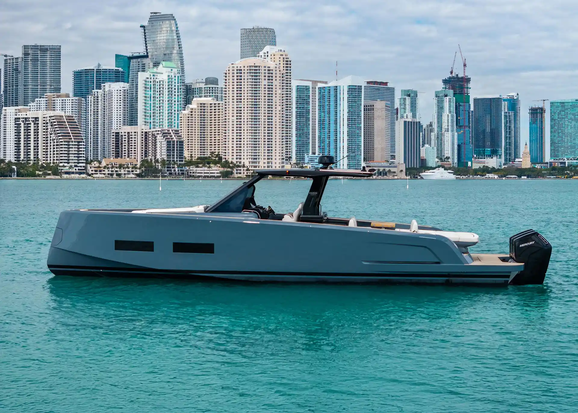 Exterior del Pardo Yachts P43R