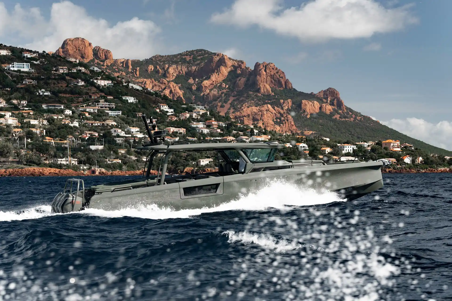Brabus Marine Shadow 1500
