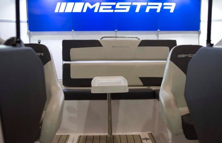 Esterni del Mestra Boats M222