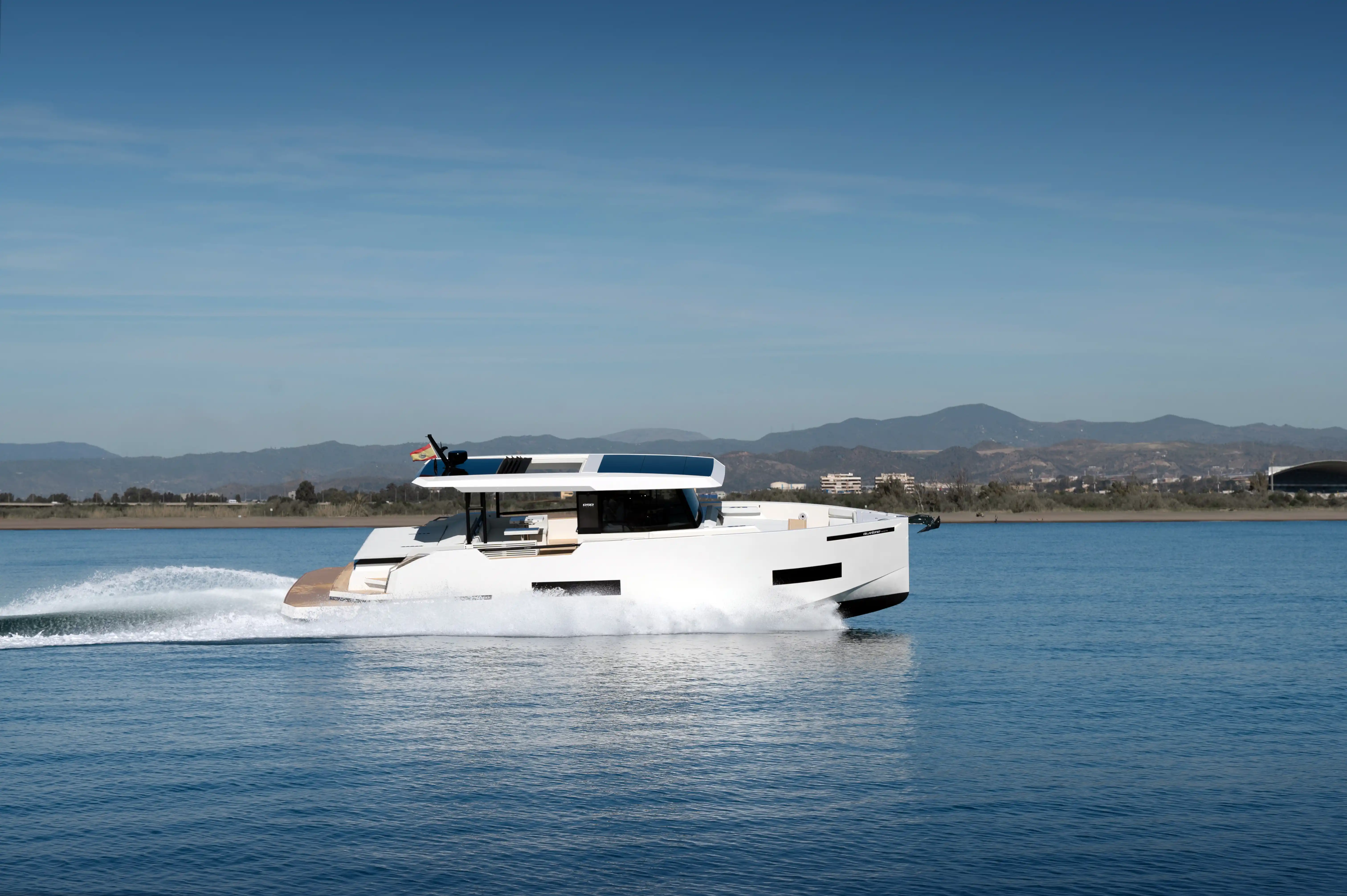 De Antonio Yachts D50 Coupe photo