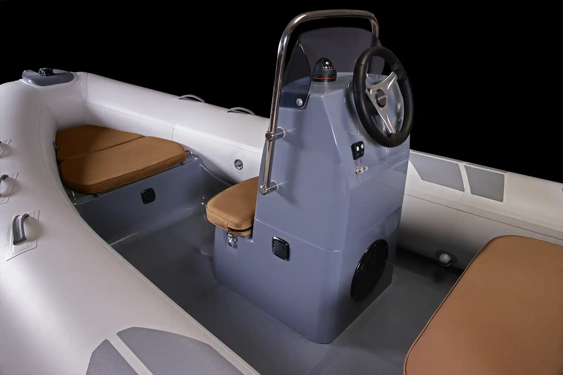 Intérieur du BRIG Falcon 500