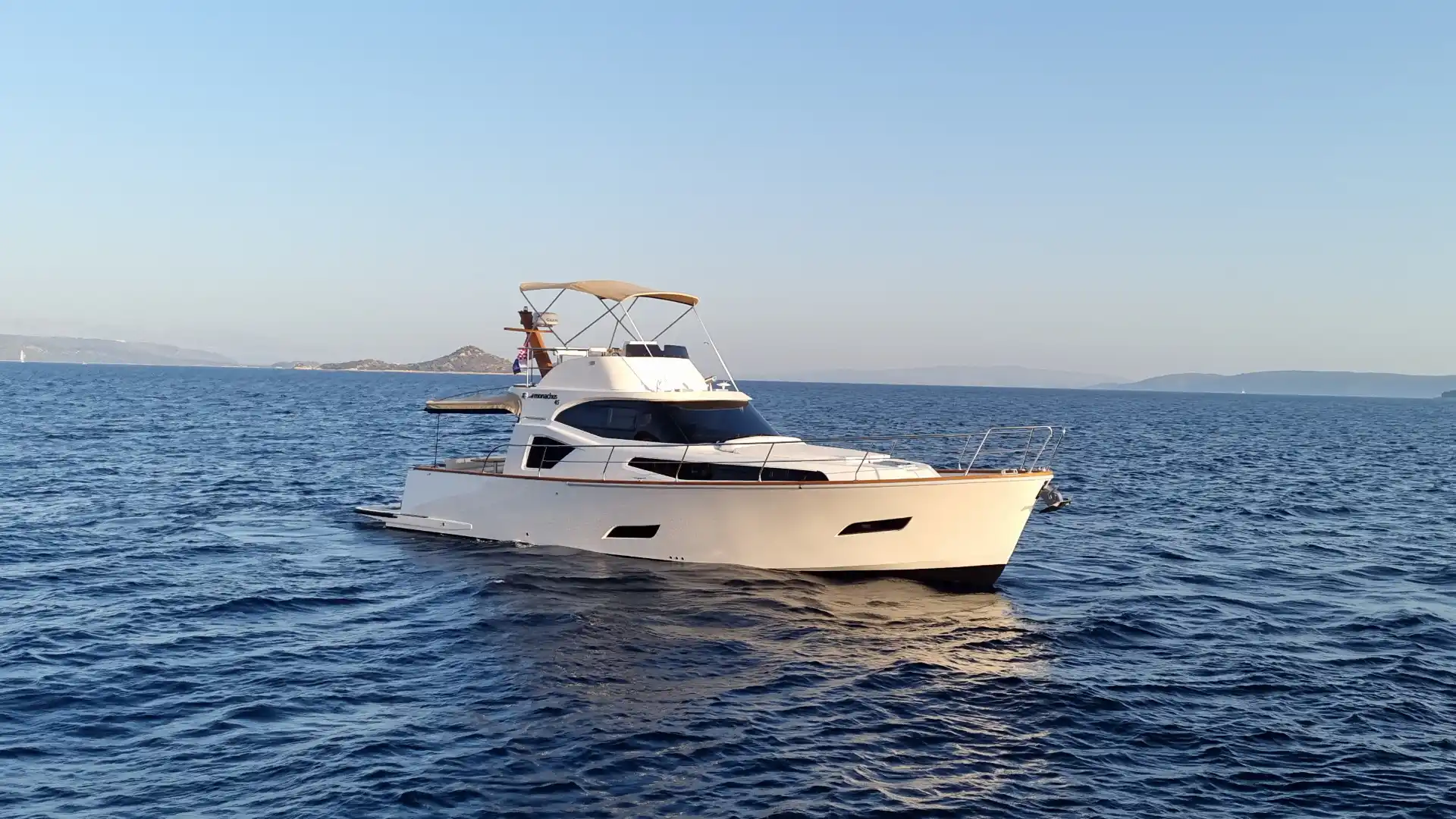 Monachus Yachts 470 Fly