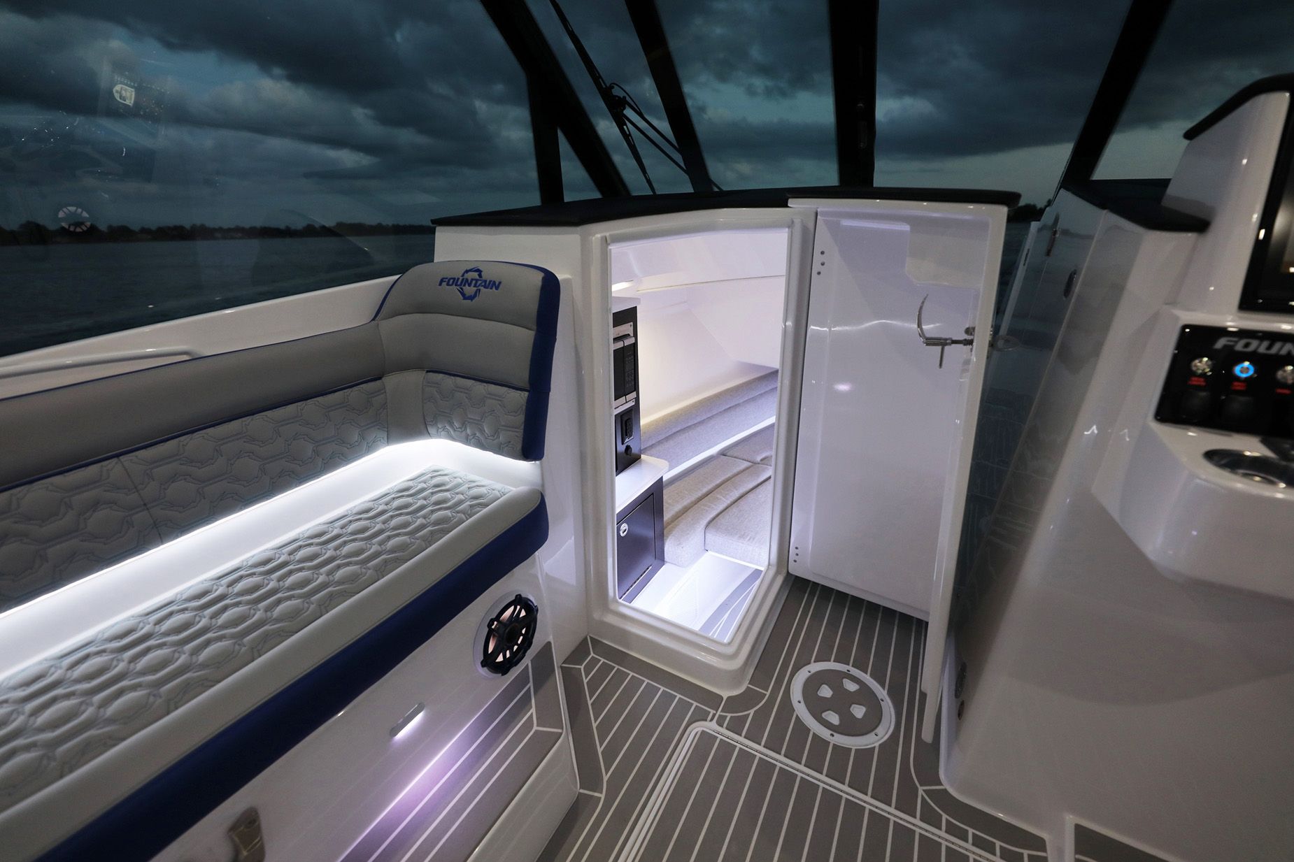 Fountain Powerboats 39 DX Interior