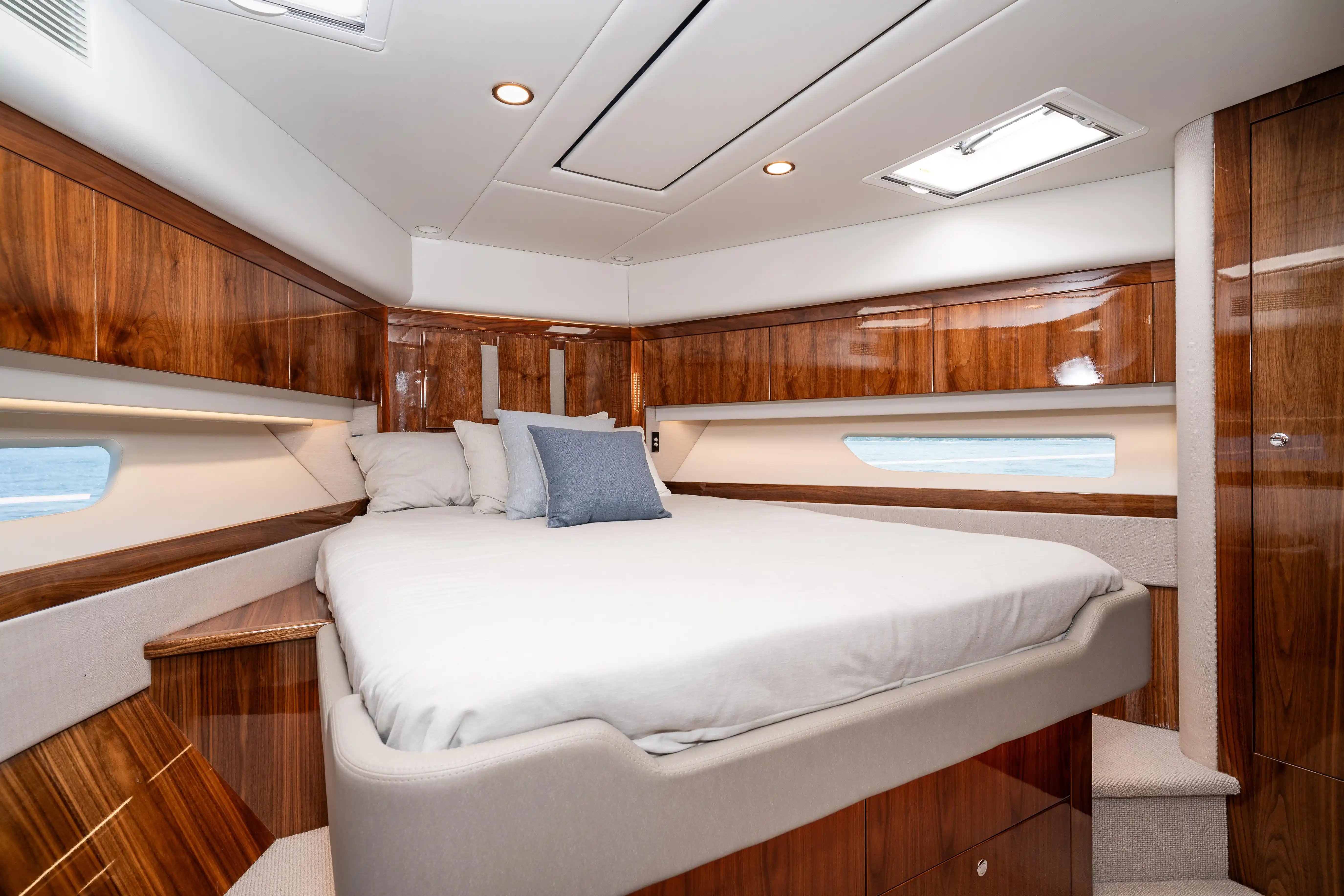 Riviera 575 SUV Interior