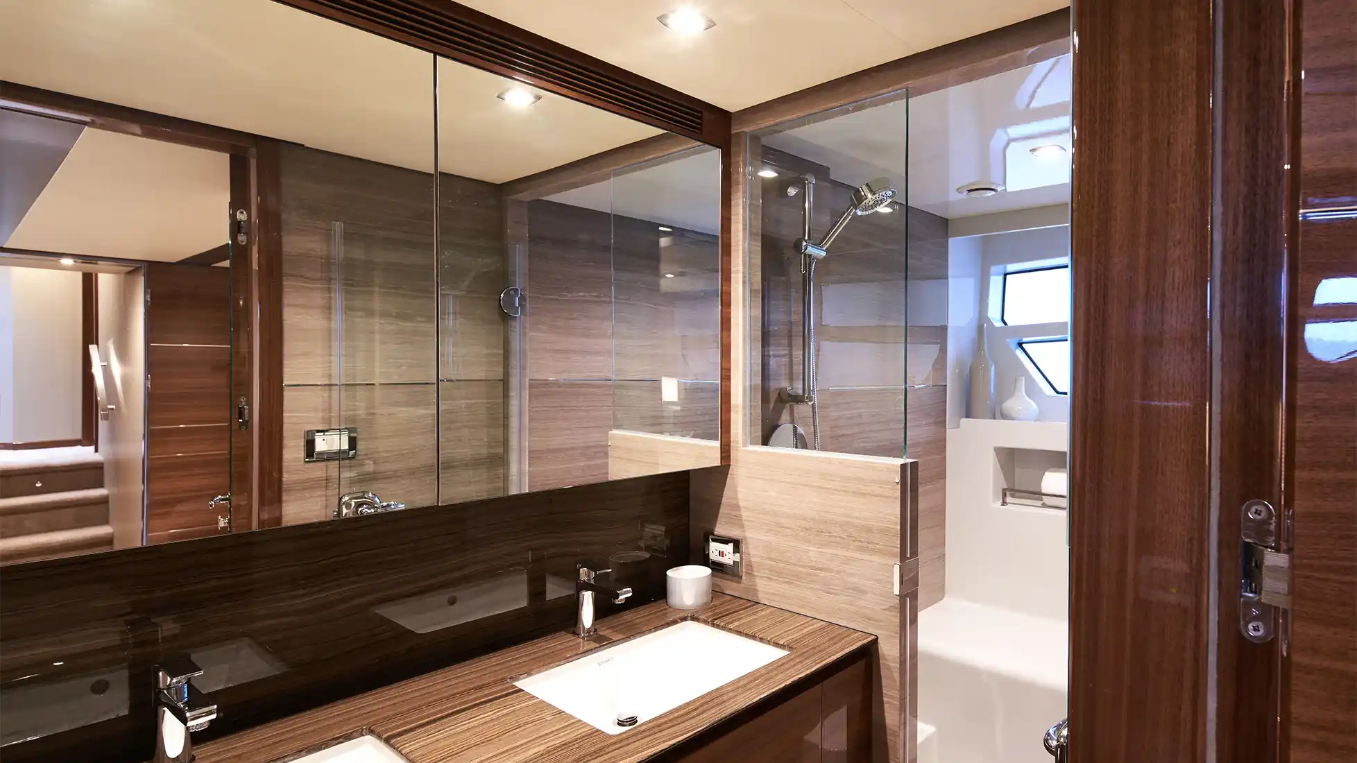 CL Yachts CLA76f Interior