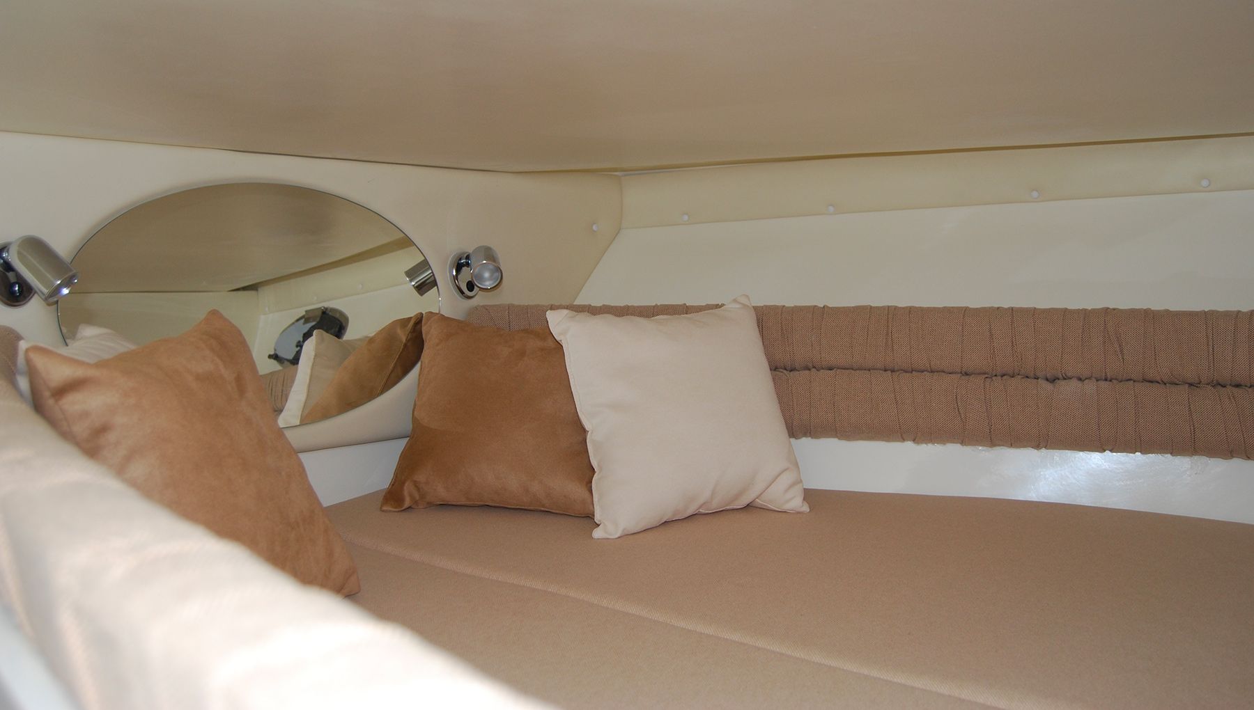 Interieur van de Mingolla Brava 25 WA