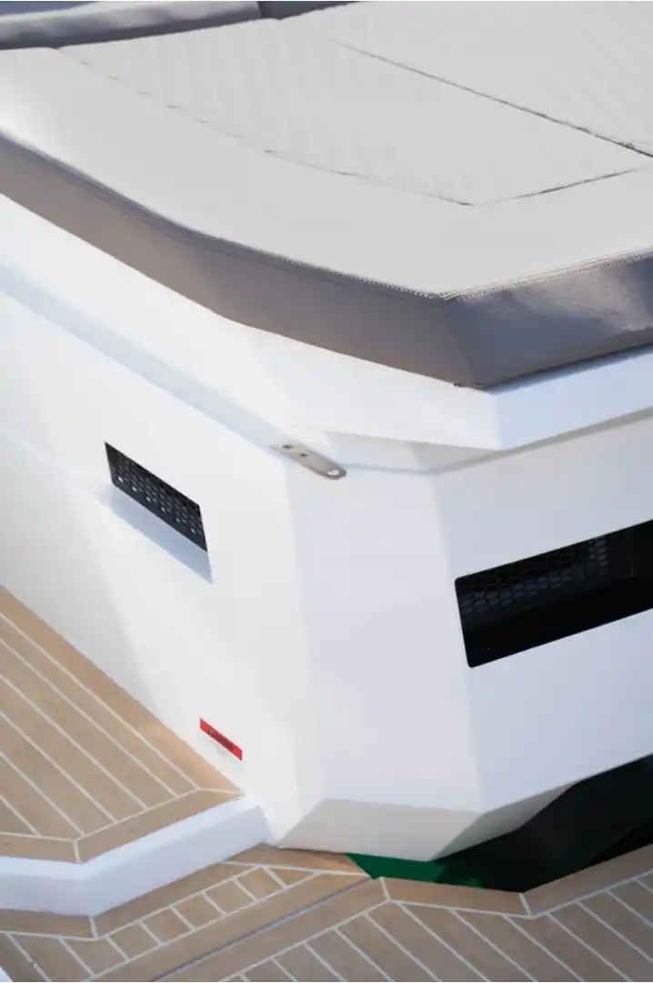 Interni del De Antonio Yachts D32 Open