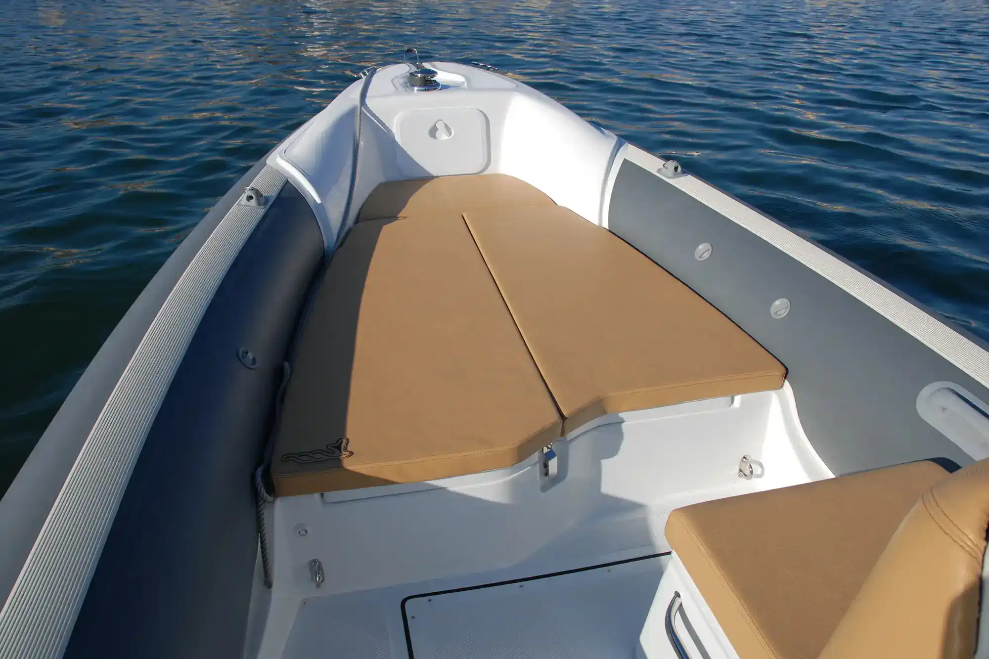 MV Marine MV 650 Interior
