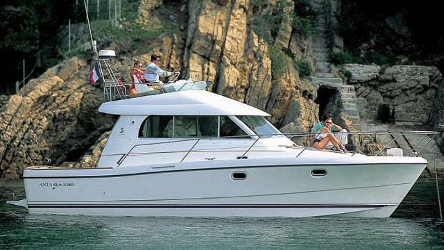 Beneteau Antares 10.8