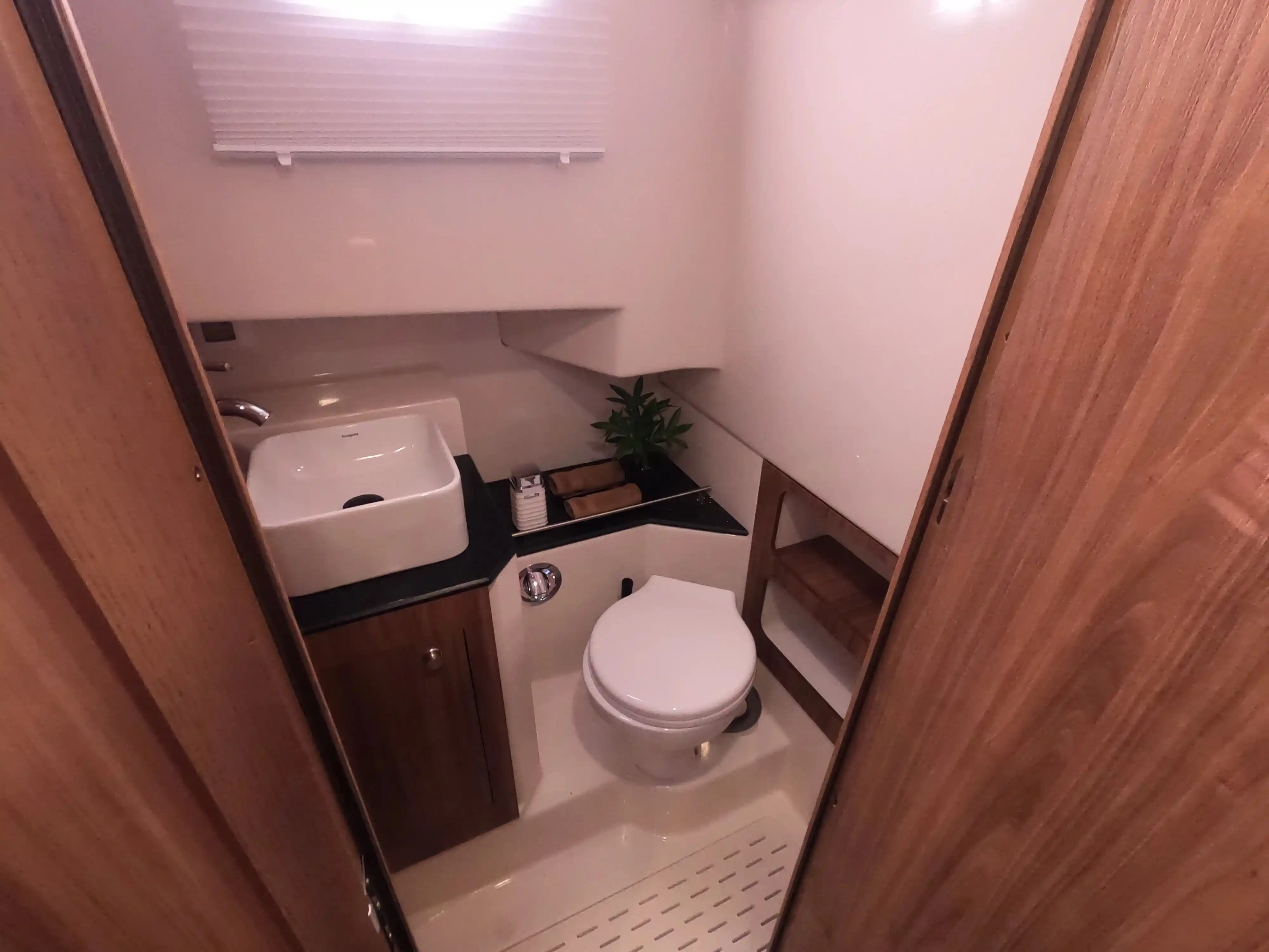 Interior del Tiger Marine MaxLine 38