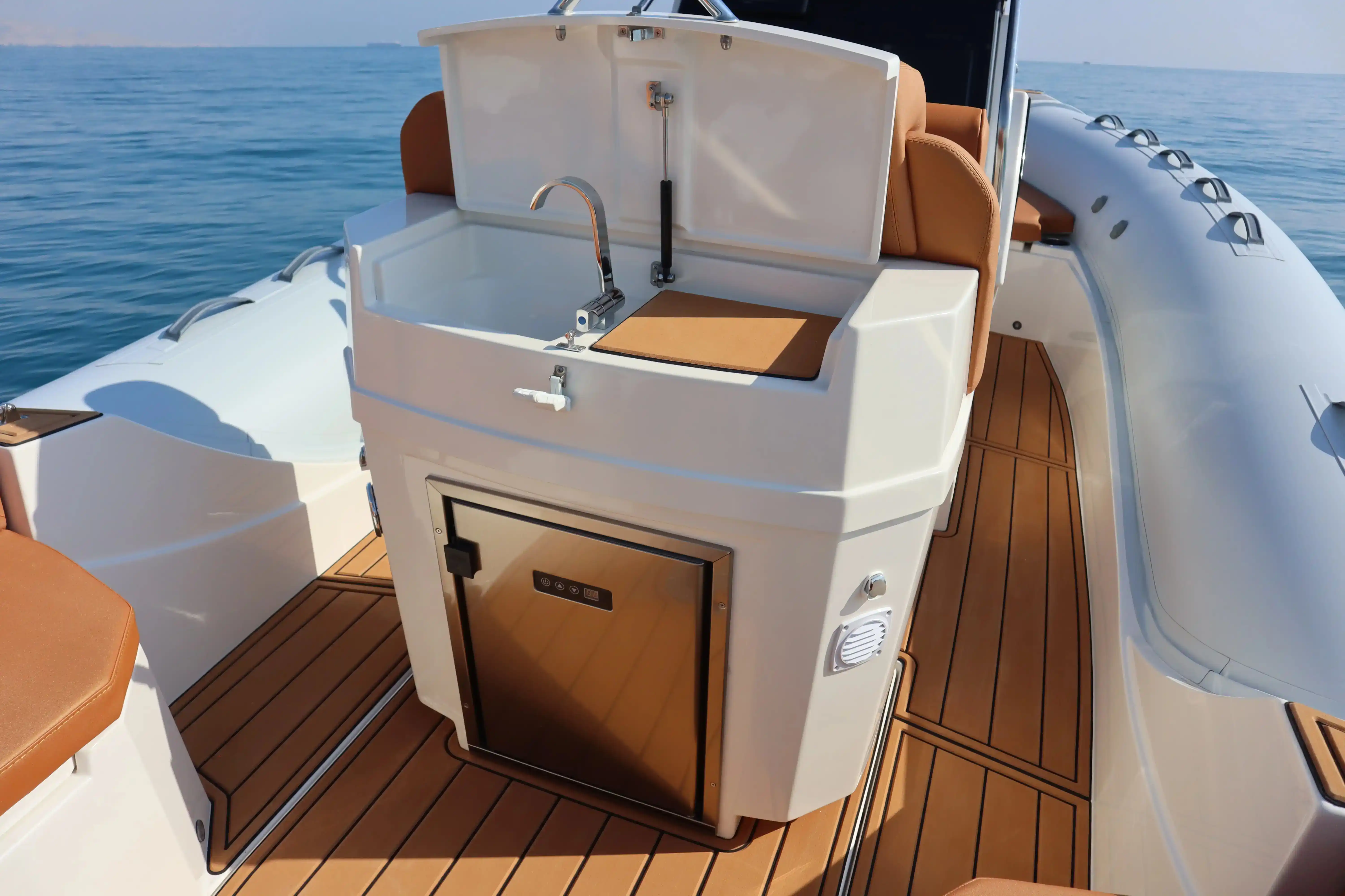 Tiger Marine TopLine 750 Interior