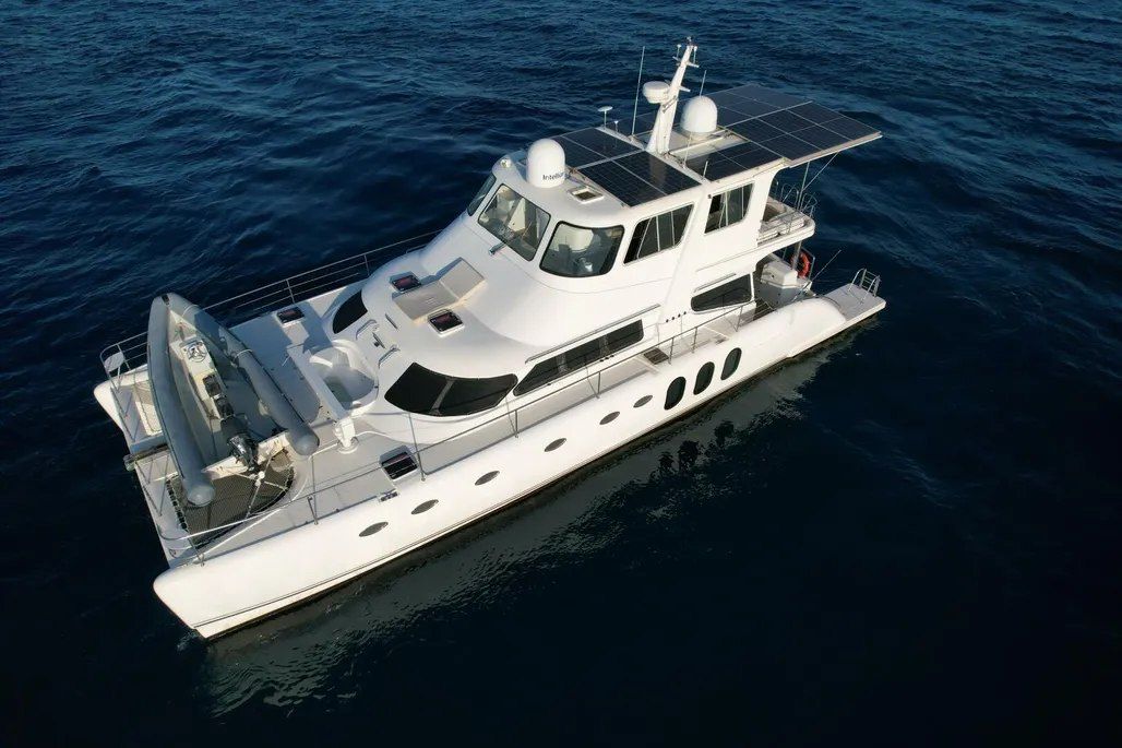 Außenbereich der Powerplay Catamarans 63