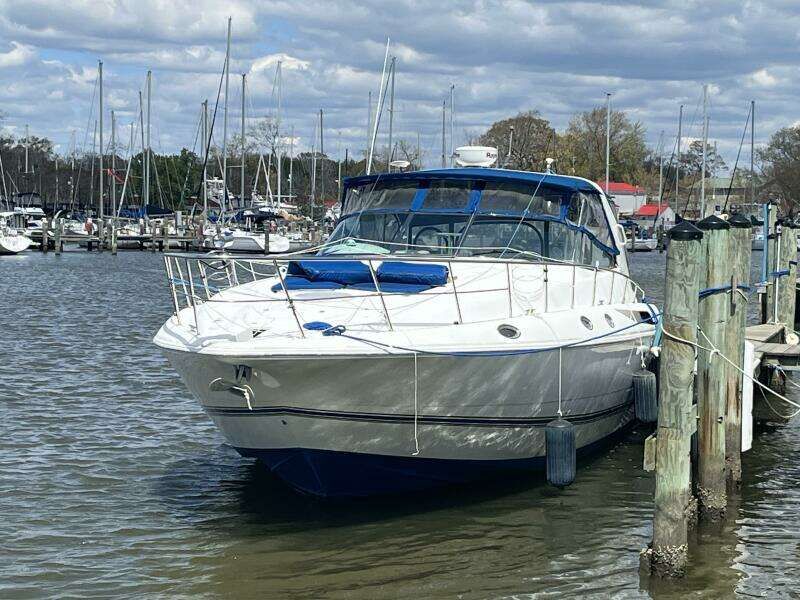 Cruisers Yachts 4270