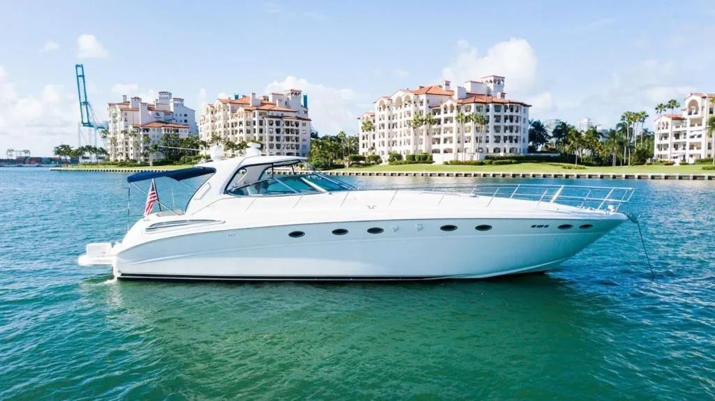 Exterior del Sea Ray Sundancer 510