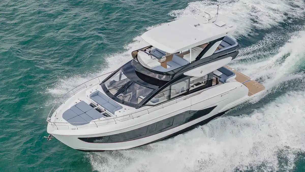 Cruisers Yachts 57 FLY